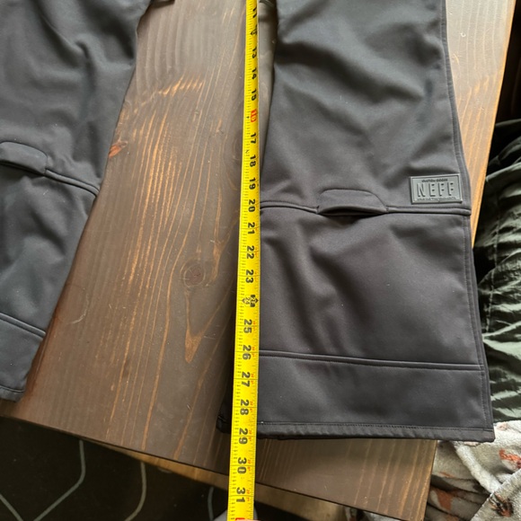 Neff Women’s Flare Leg Snowboard Pants Size small - Picture 3 of 7